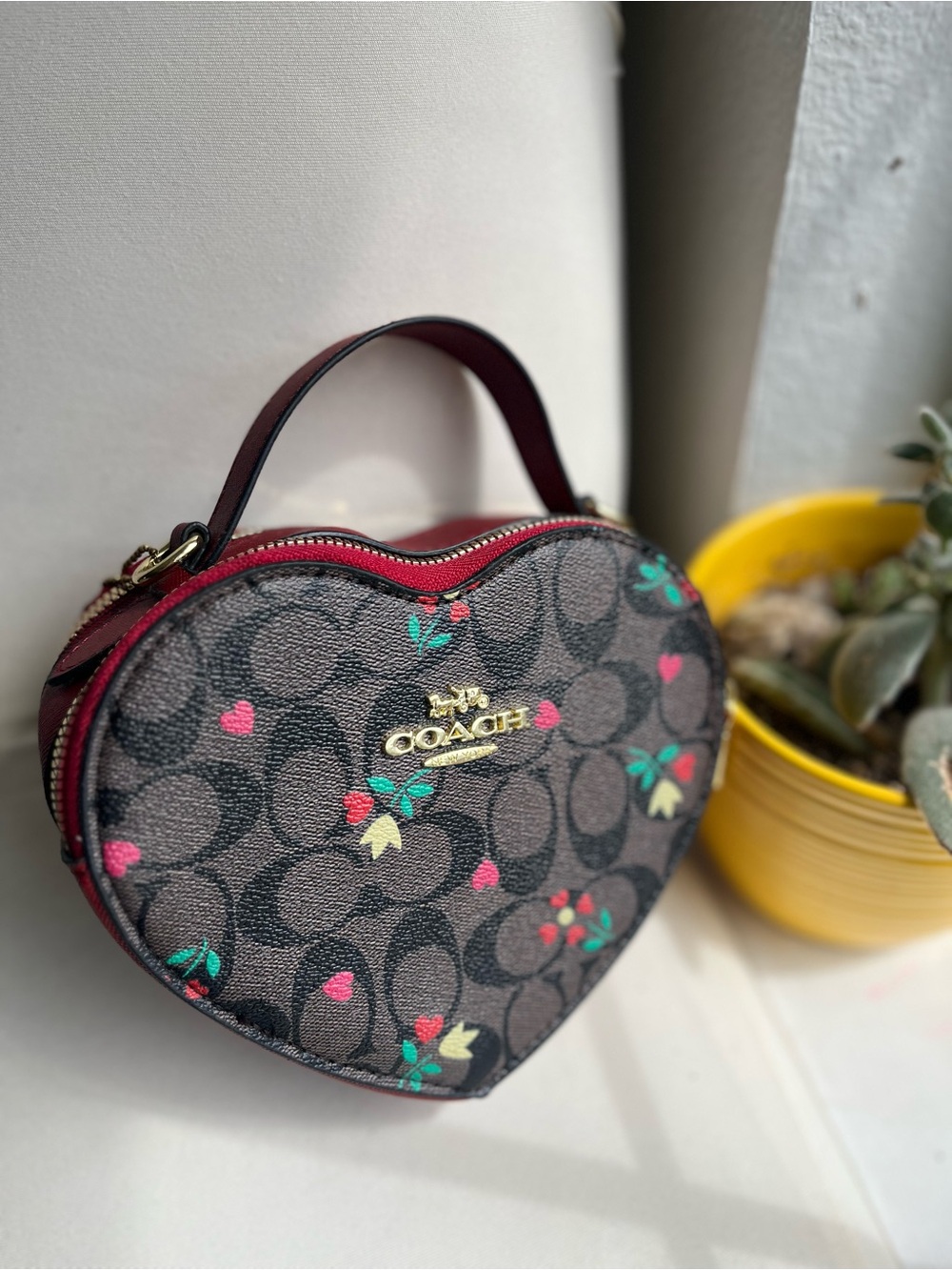 Coach Heart-Shaped Signature Canvas Wristlet in Red Floral - Picture 2 of 15
